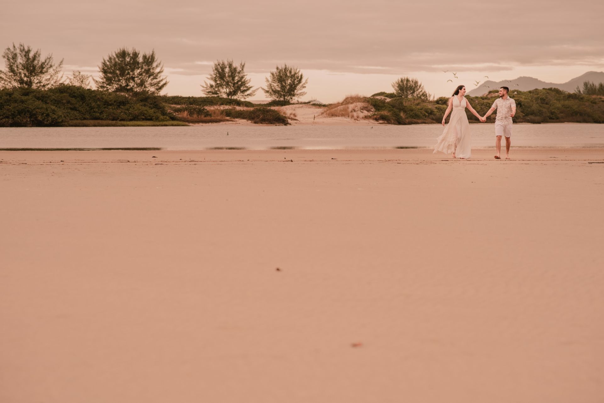 Foto Ensaio Pré Wedding na Guarda do Embaú/SC | Matheus & Andressa  - Imagem 58